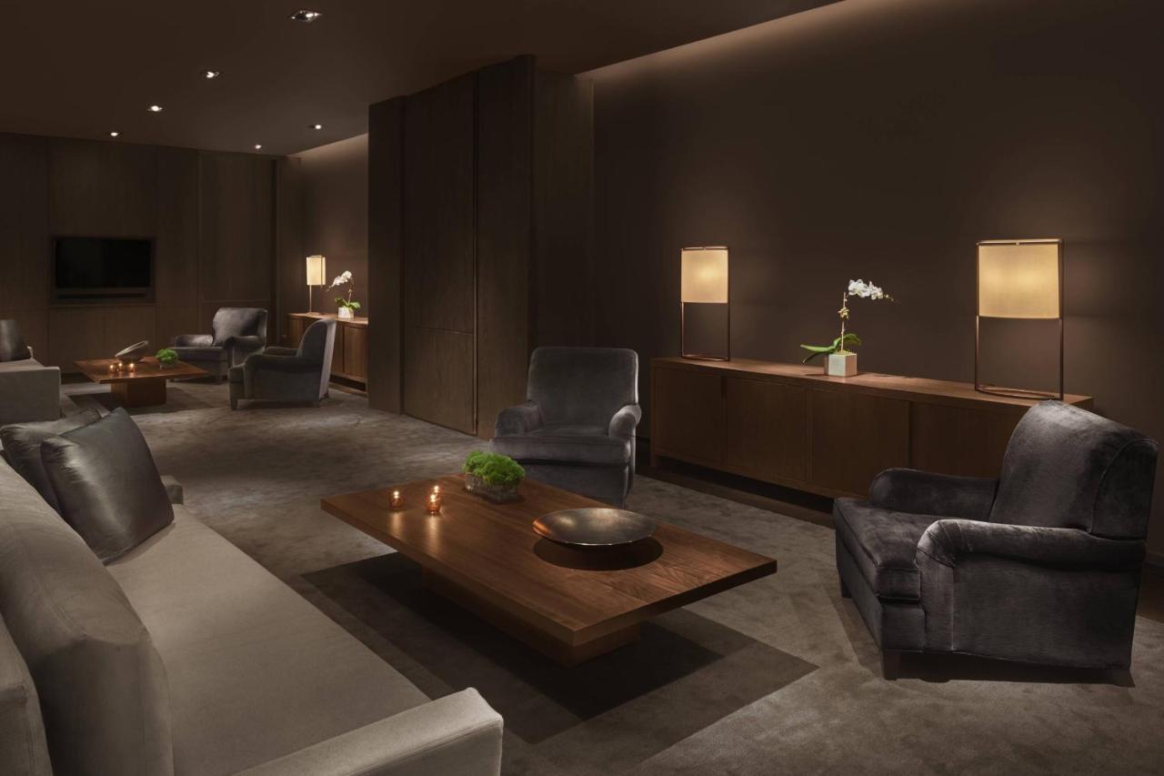 The Times Square Edition New York Ngoại thất bức ảnh The lounge at the airport