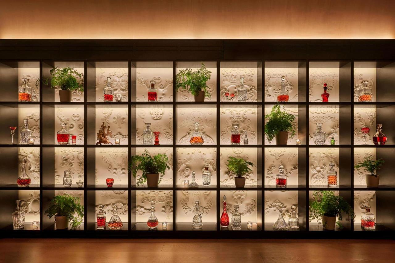 The Times Square Edition New York Ngoại thất bức ảnh A display of the world's most famous spirits