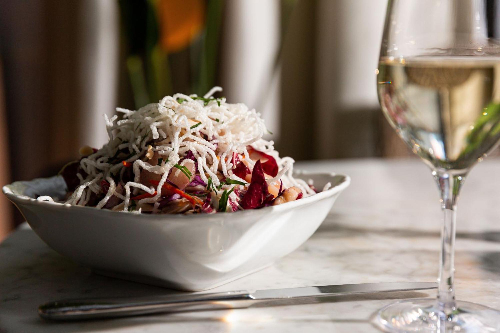 The Times Square Edition New York Ngoại thất bức ảnh A salad at the restaurant