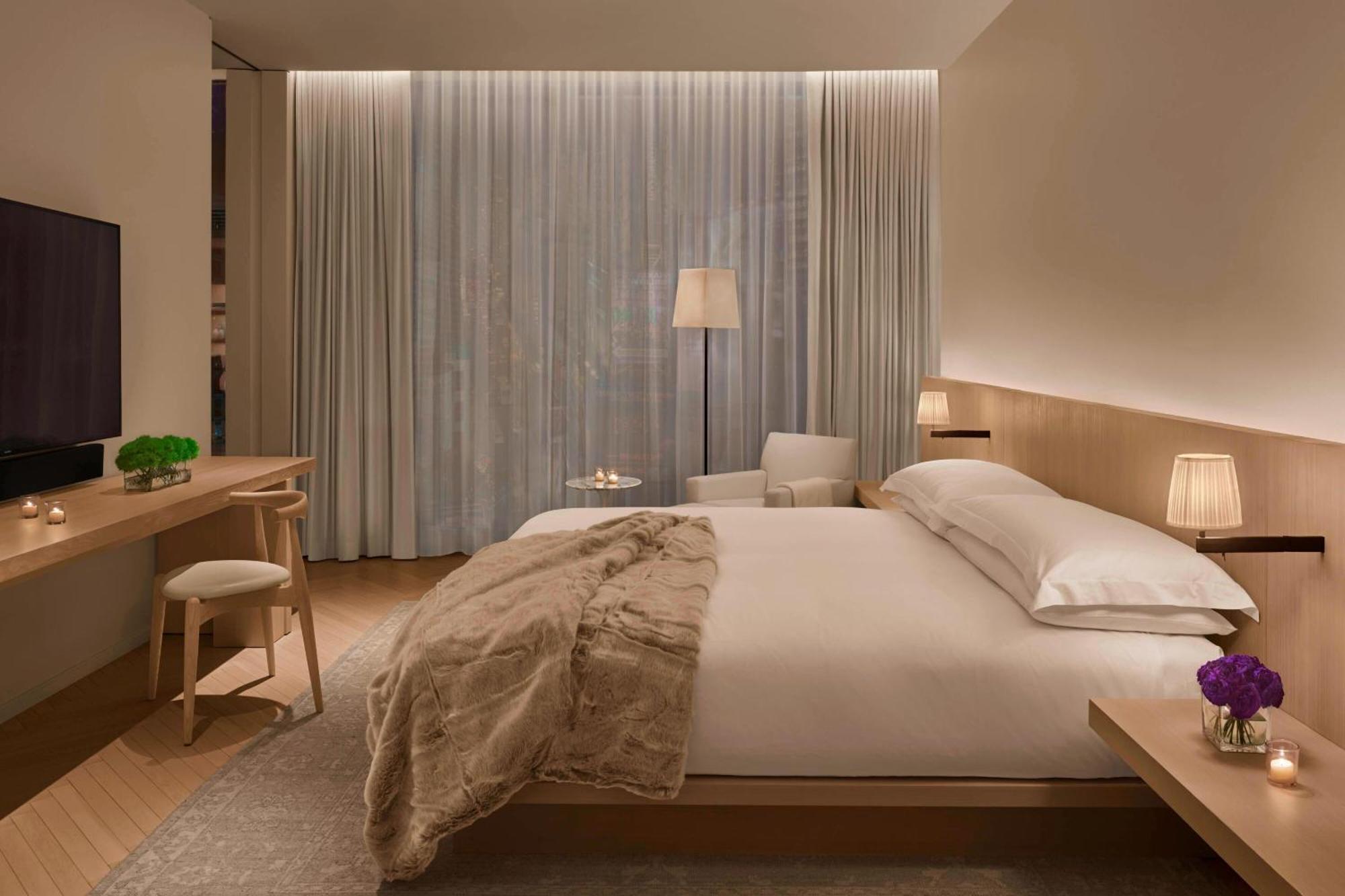 The Times Square Edition New York Ngoại thất bức ảnh A bedroom at The Edition